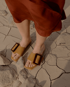 Sandalias Dana Mostaza