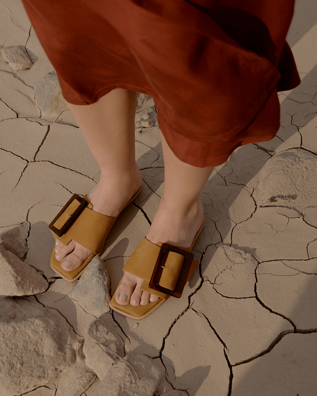 Sandalias Dana Mostaza