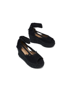 color:Negro