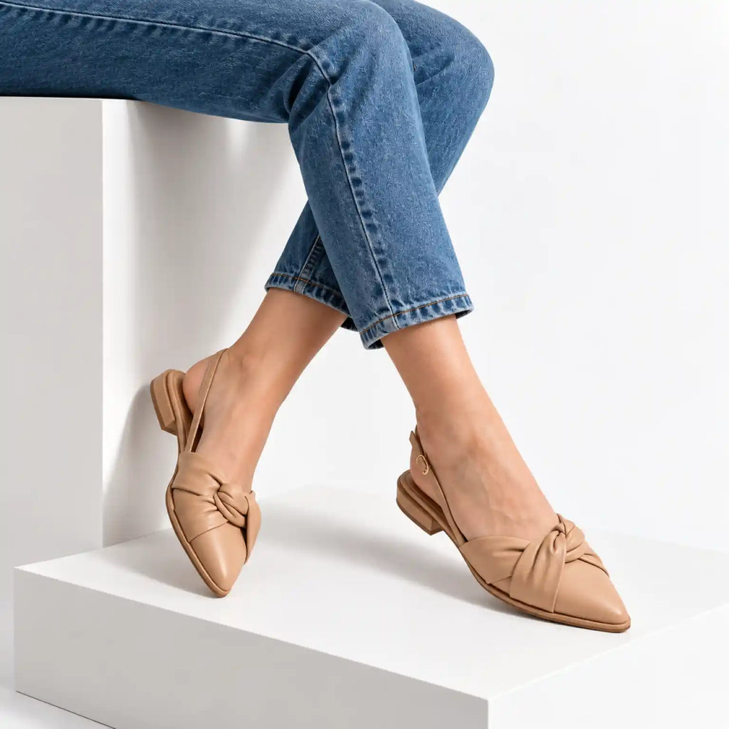 color:Beige
